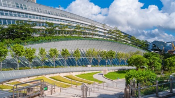 Located next to the West Kowloon Cultural District, there are 3 hectares of public space outside the West Kowloon Station including the Green Plaza and Sky Corridor.<br /><br />Green Plaza has an expansive open area with spreads of lawns while Sky Corridor is a densely vegetated sculpture garden on the arching rooftop of the station, providing public space and a viewing deck with spectacular vista over Victoria Harbour.